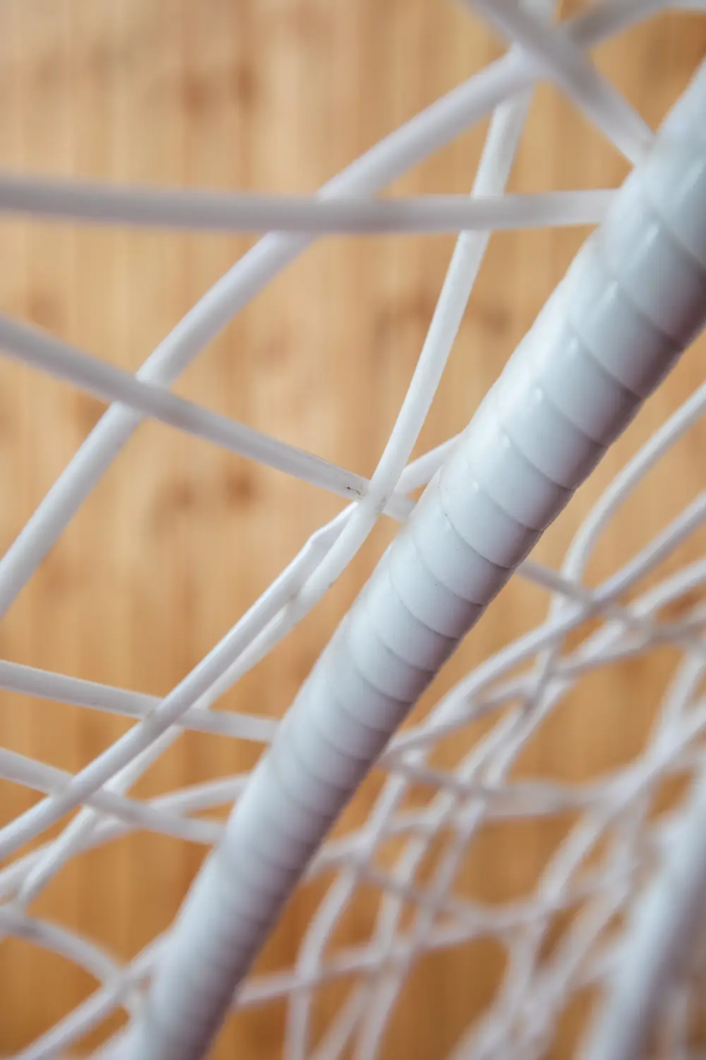 Šūpuļkrēsls ar statīvu DROP, balts/sarkans