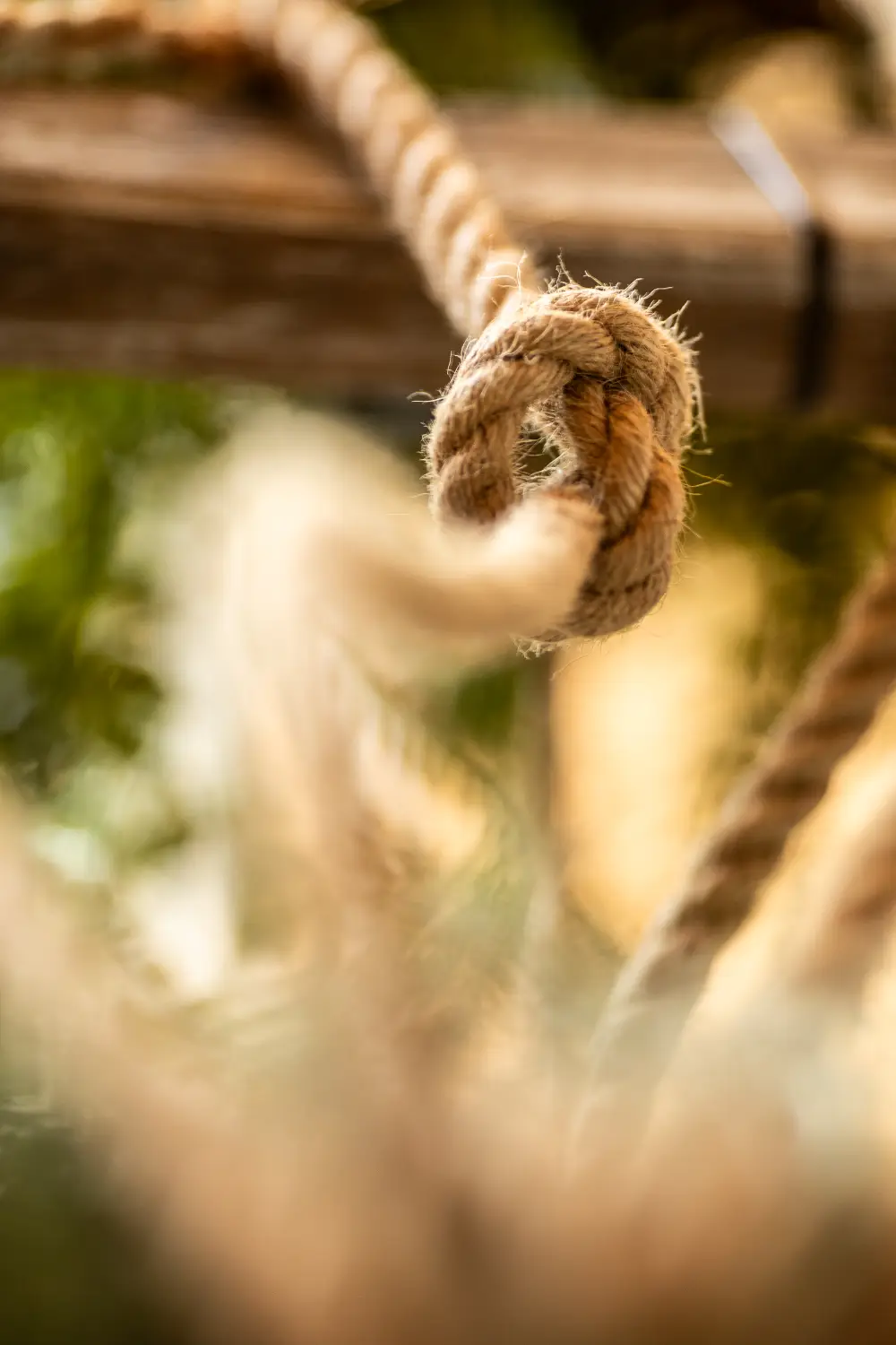 Trepes ar mākslīgajiem augiem un 3 spuldzēm