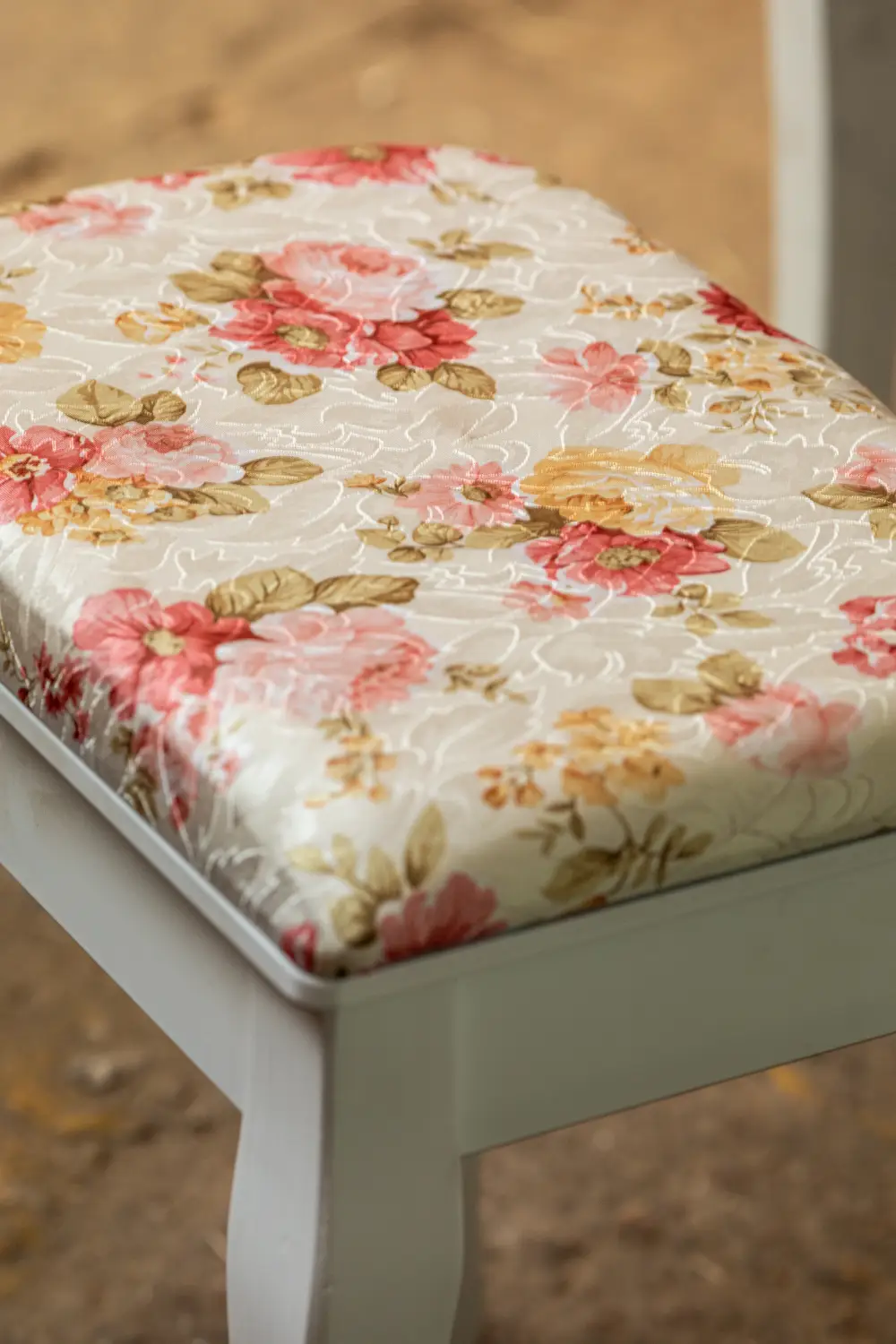 Kosmētikas galds ROSE ar soliņu, balts