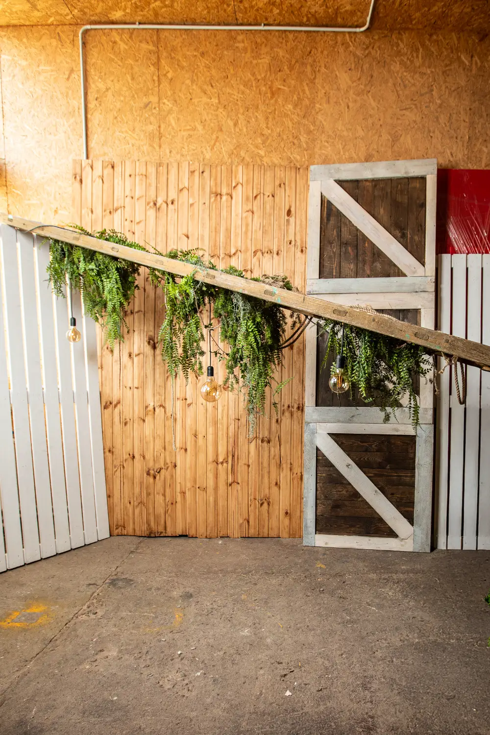 Trepes ar mākslīgajiem augiem un 3 spuldzēm