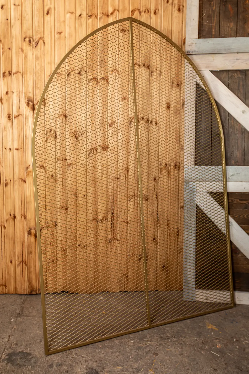 Režģota arka, zelta