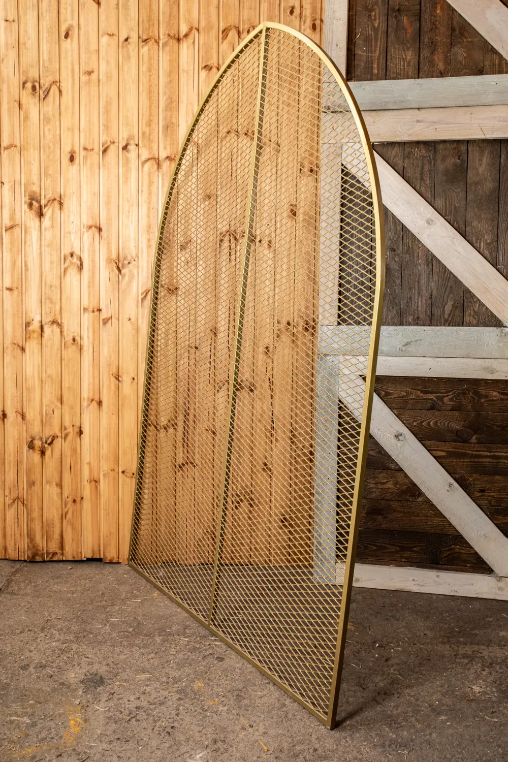 Režģota arka, zelta