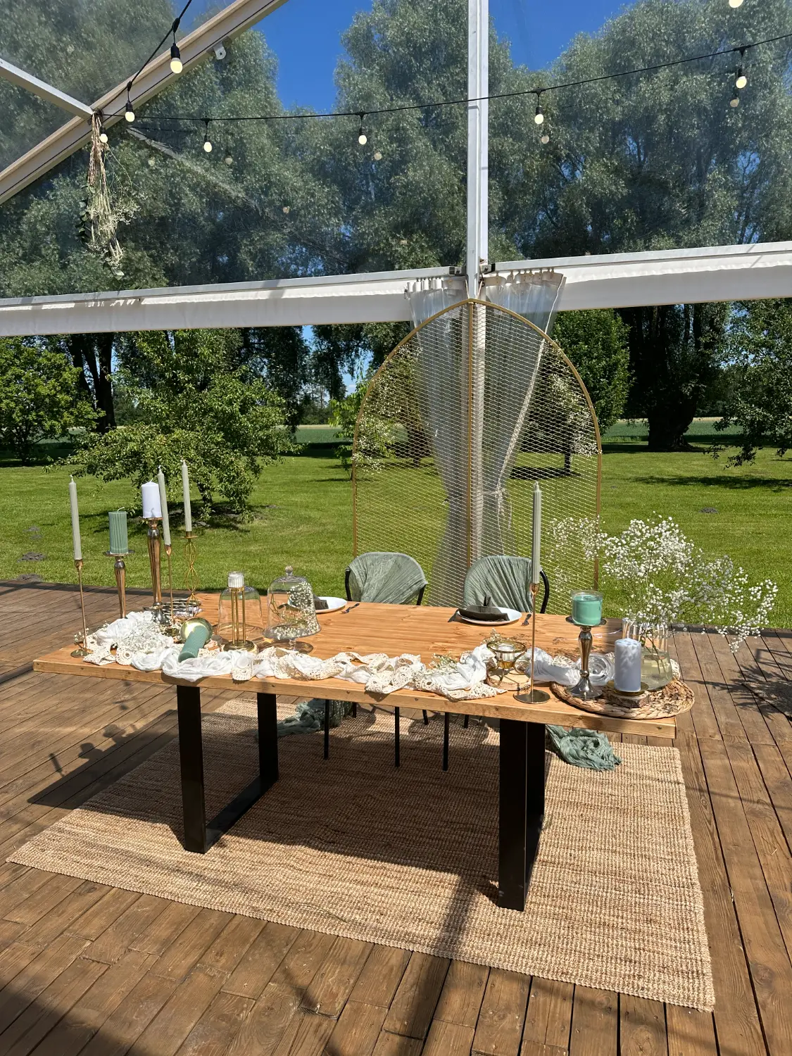 Režģota arka, zelta