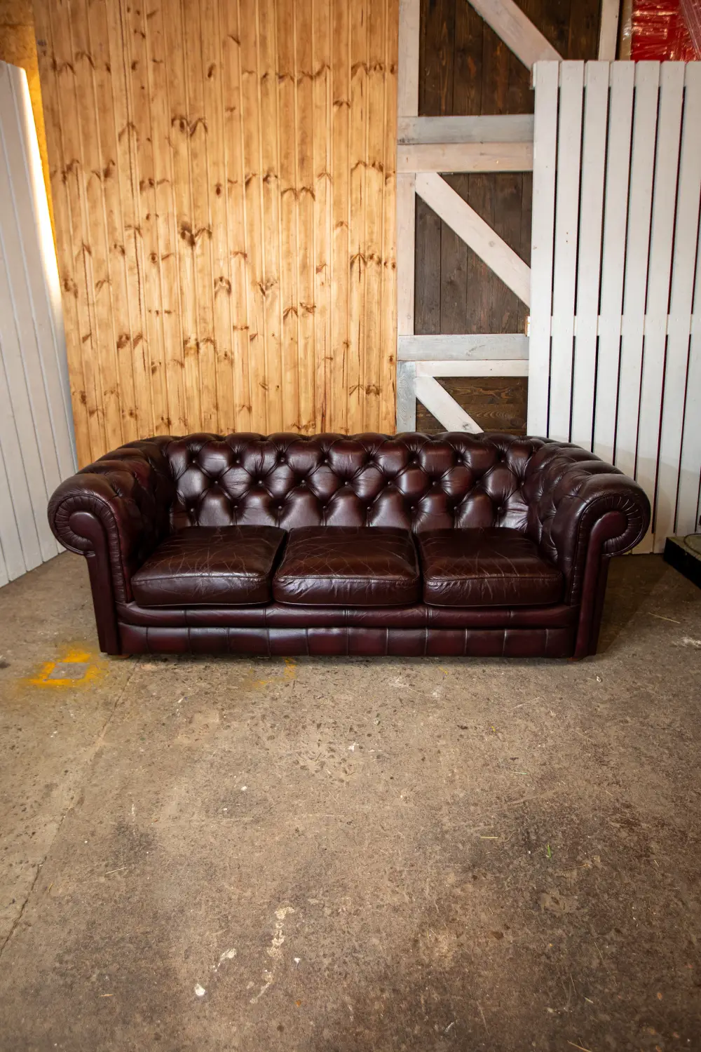 Ādas dīvāns CHESTERFIELD, tumši brūns