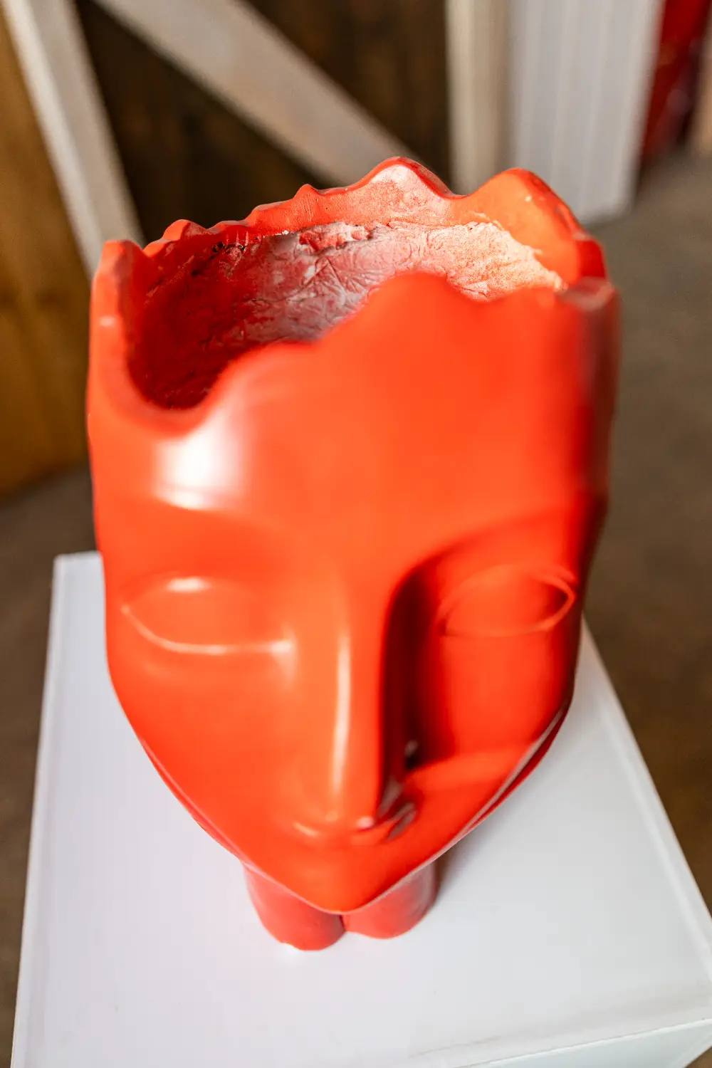 Ģipša galva FACE, sarkana