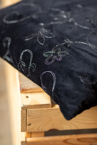 Spilvens SPL3, melns